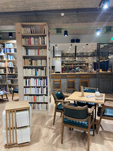 Vivliostatis cafe photo